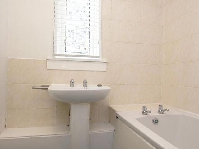 1 bedroom flat in Clydebank