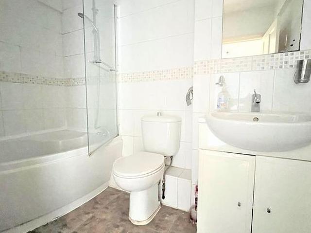 1 bedroom flat in Croydon