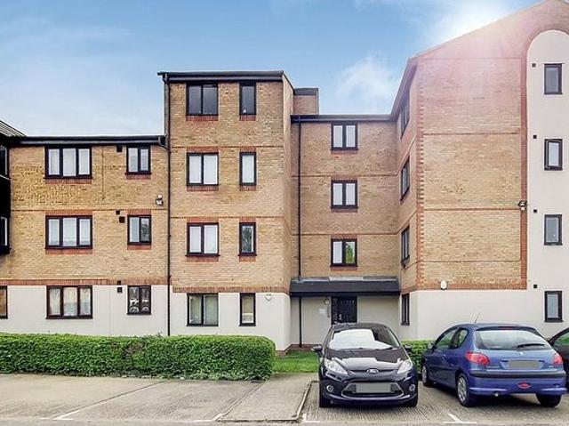 1 bedroom flat in Enfield