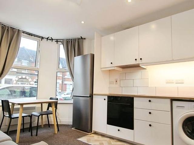1 bedroom flat in Harrow