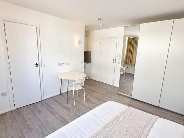 1 bedroom flat in Harrow