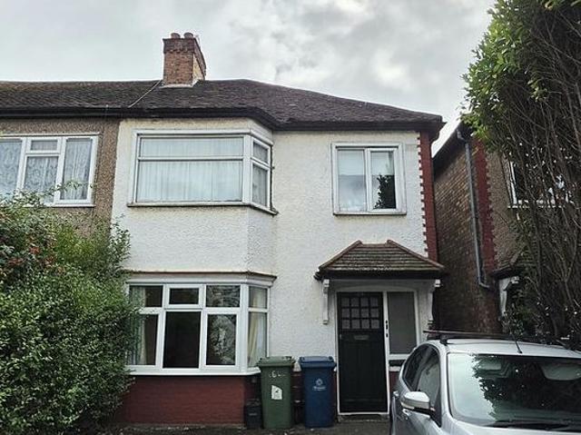 1 bedroom flat in Harrow
