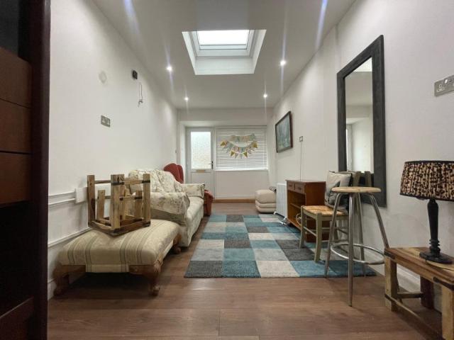 1 Bedroom Flat in Hounslow, TW3