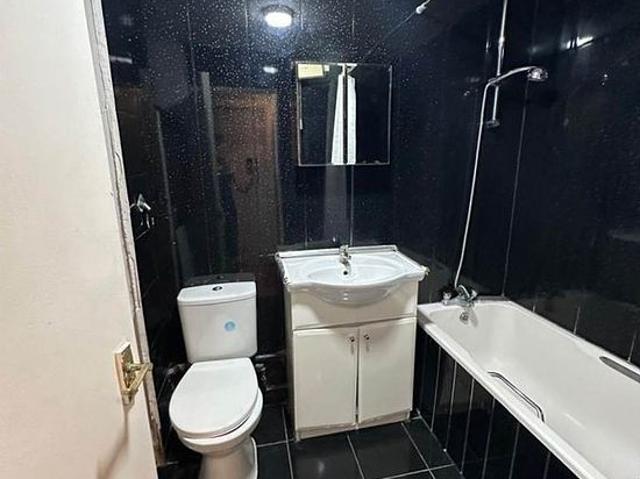 1 bedroom flat in Ilford