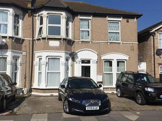 1 bedroom flat in Ilford