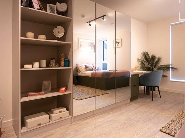 1 bedroom flat in Kingston Upon Thames