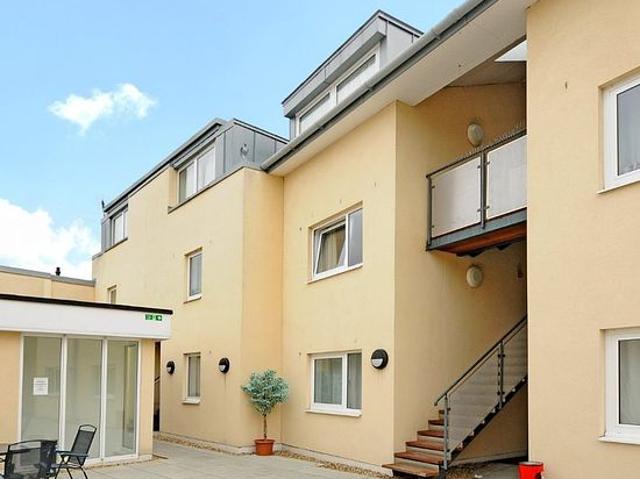 1 bedroom flat in Kingston Upon Thames