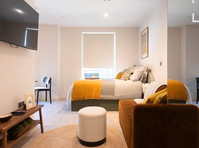 1 bedroom flat in Kingston Upon Thames