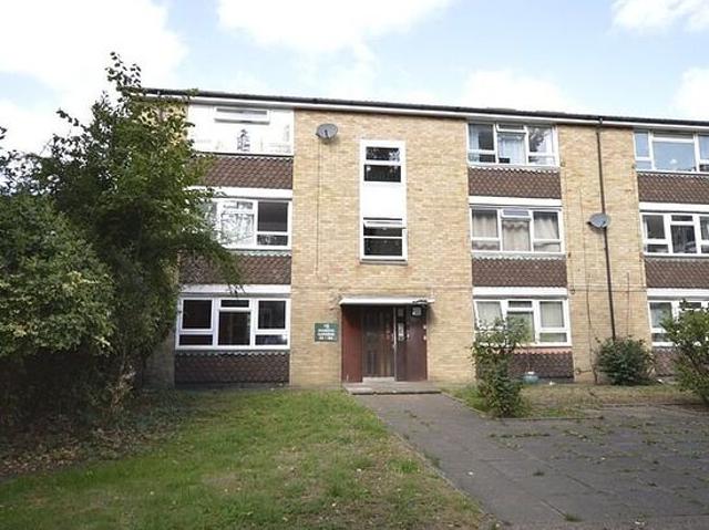 1 bedroom flat in Kingston Upon Thames