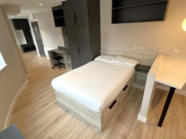 1 bedroom flat in Leeds