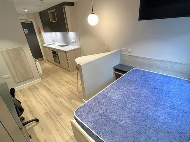 1 bedroom flat in Leeds
