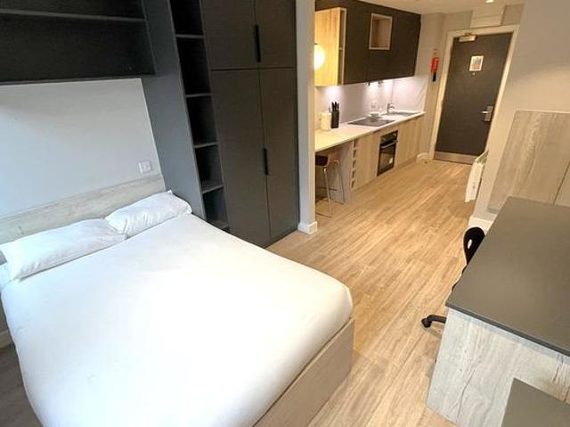 1 bedroom flat in Leeds