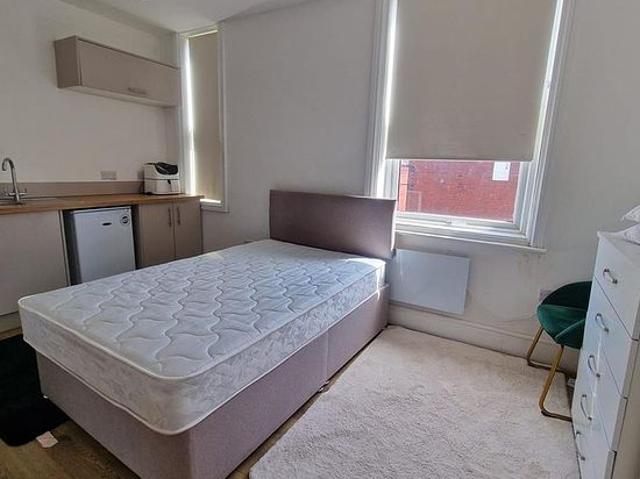 1 bedroom flat in Leeds