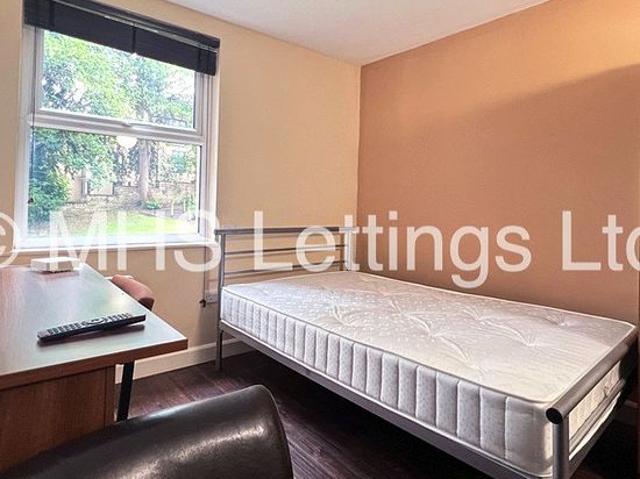 1 bedroom flat in Leeds
