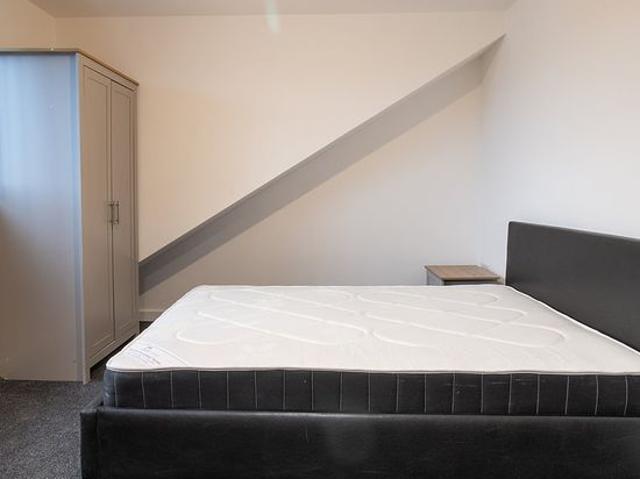 1 bedroom flat in Leeds
