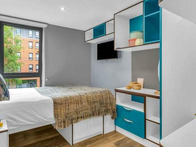 1 bedroom flat in Leeds