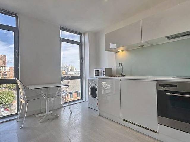 1 bedroom flat in Leeds