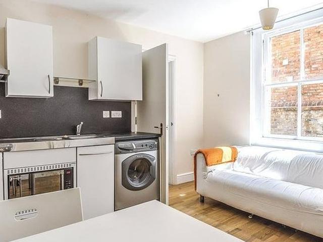 1 bedroom flat in London
