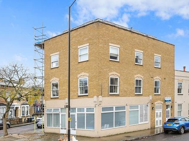 1 bedroom flat in London