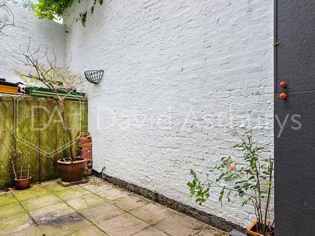 1 bedroom flat in London
