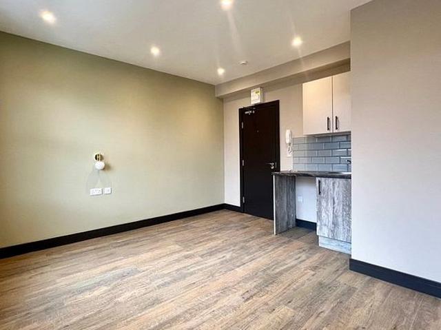 1 bedroom flat in London