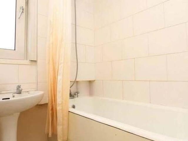 1 bedroom flat in London