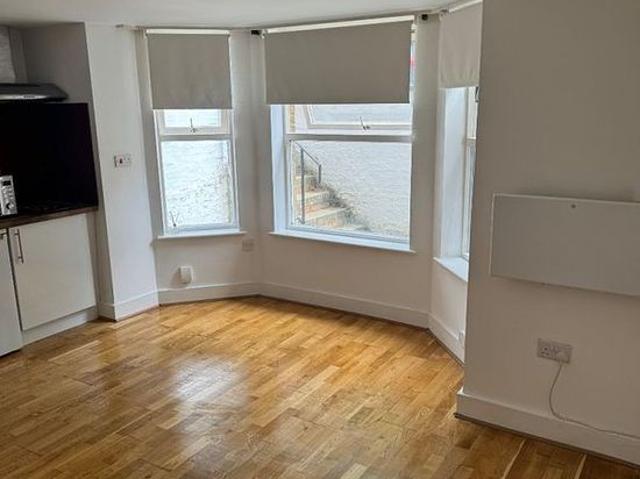 1 bedroom flat in London