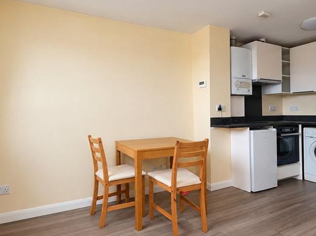 1 bedroom flat in London
