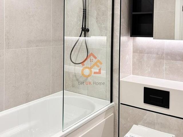 1 bedroom flat in London