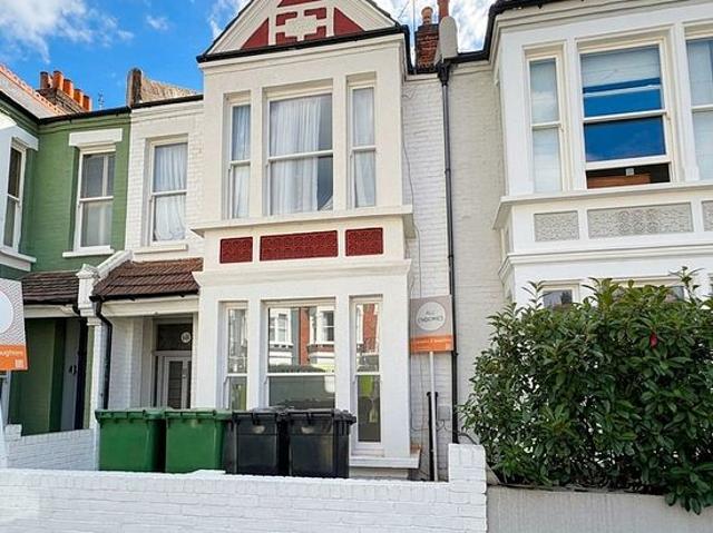 1 bedroom flat in London