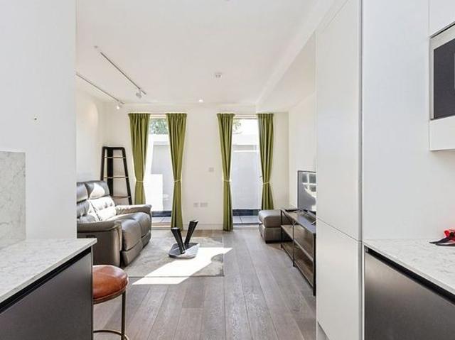 1 bedroom flat in London