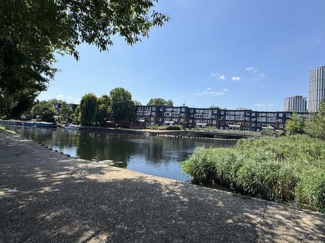 1 bedroom flat in London