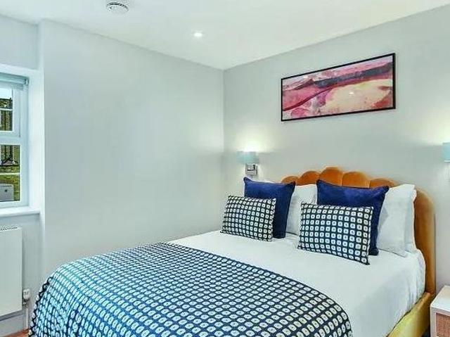 1 bedroom flat in London