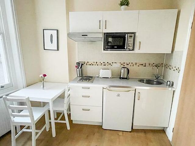 1 bedroom flat in London