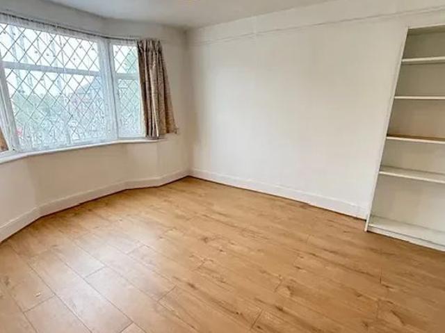 1 bedroom flat in London