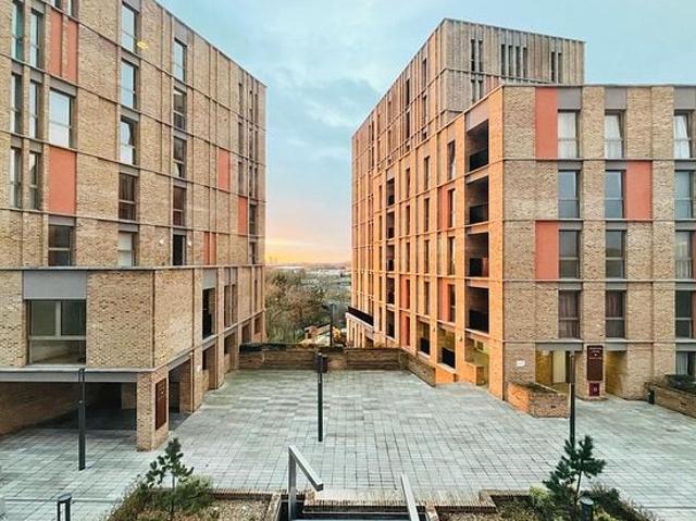 1 bedroom flat in London