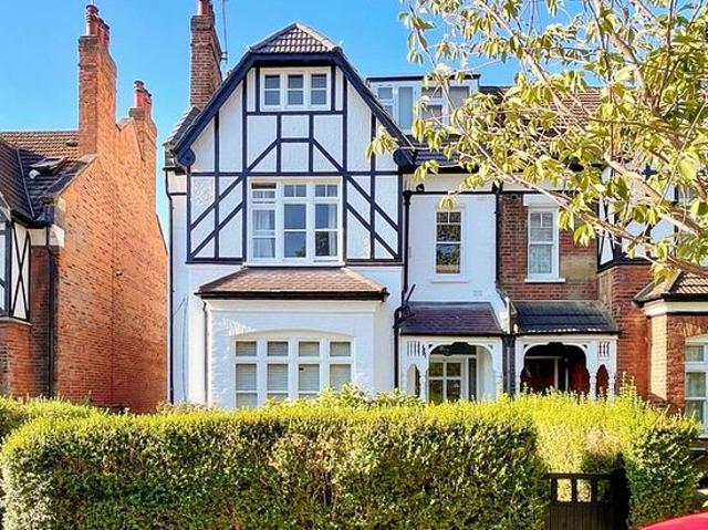 1 bedroom flat in London