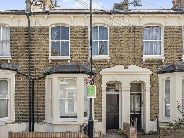1 bedroom flat in London