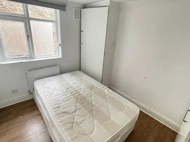 1 bedroom flat in London