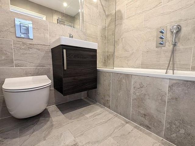 1 bedroom flat in London