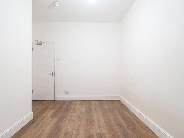 1 bedroom flat in London
