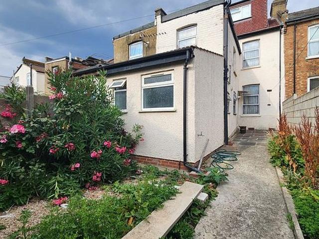 1 bedroom flat in London