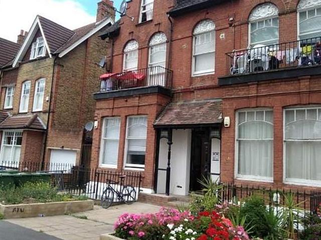 1 bedroom flat in London