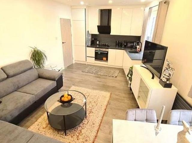 1 bedroom flat in London