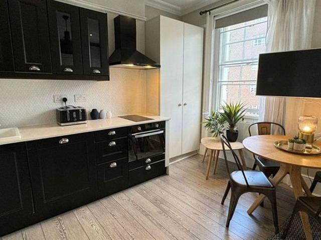 1 bedroom flat in London