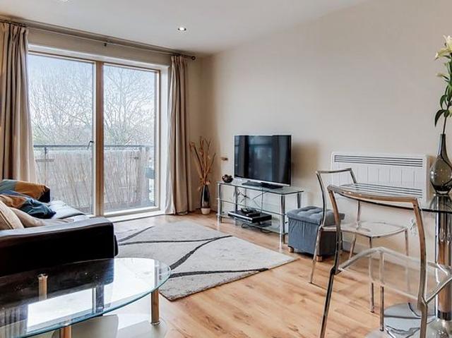 1 bedroom flat in London