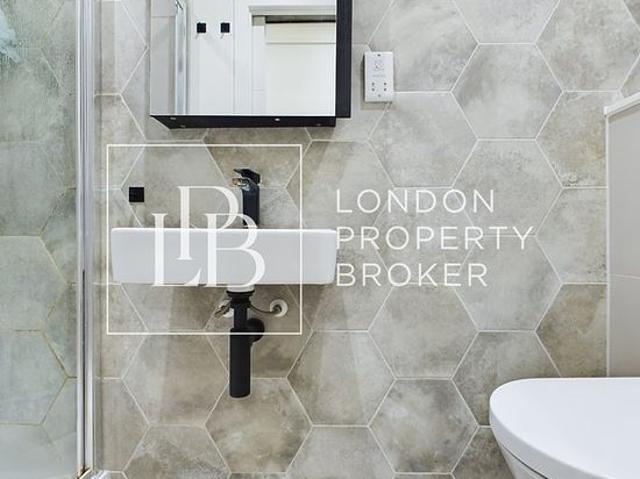1 bedroom flat in London