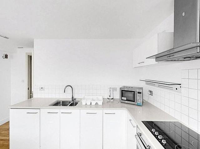1 bedroom flat in London