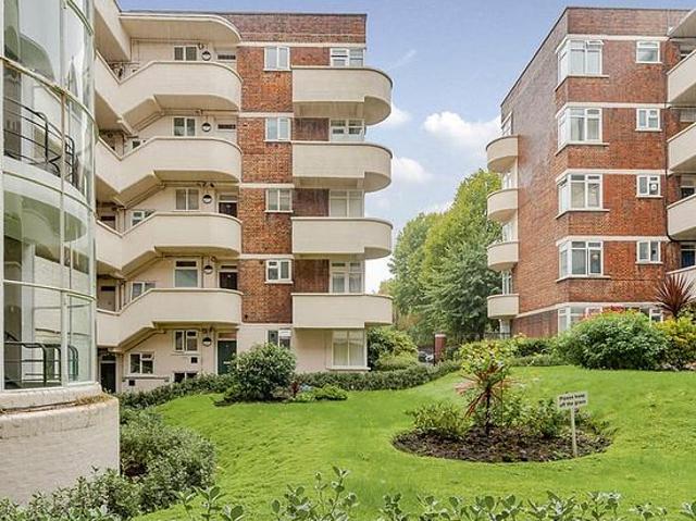 1 bedroom flat in London