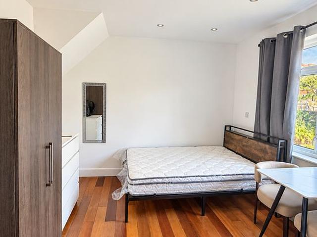 1 bedroom flat in London
